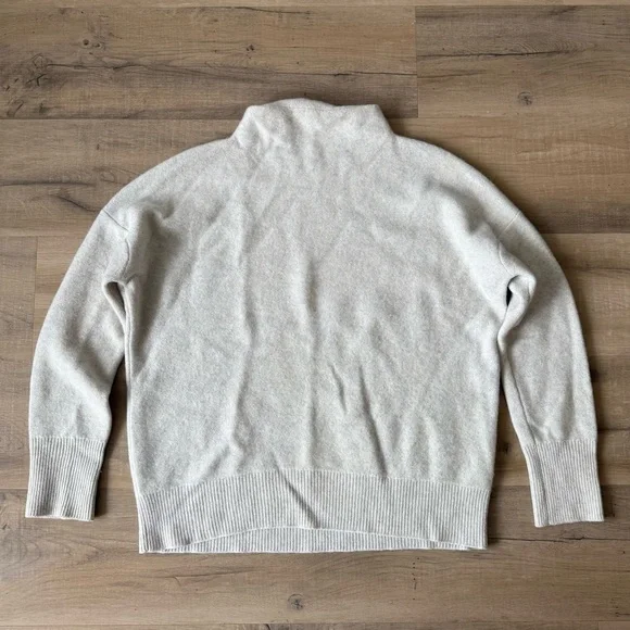 Vince light gray funnel neck plush cashmere sweater - Medium - Picture 7 of 8